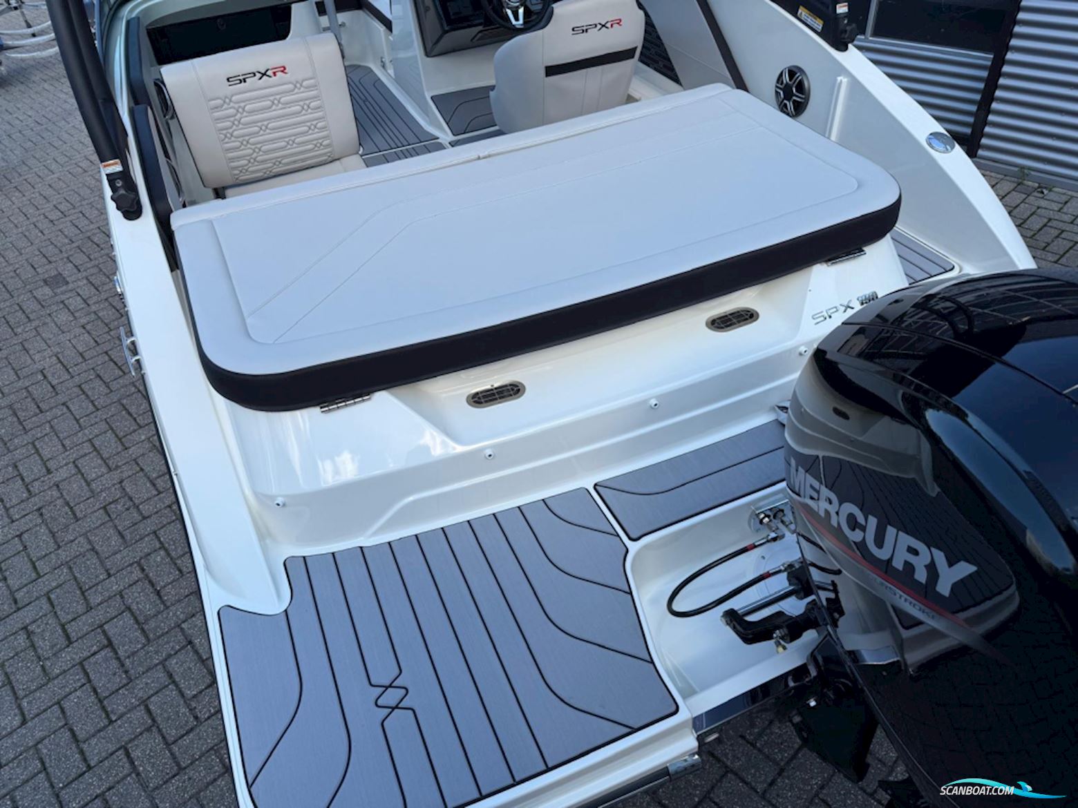 Sea Ray SPX 190 Outboard
