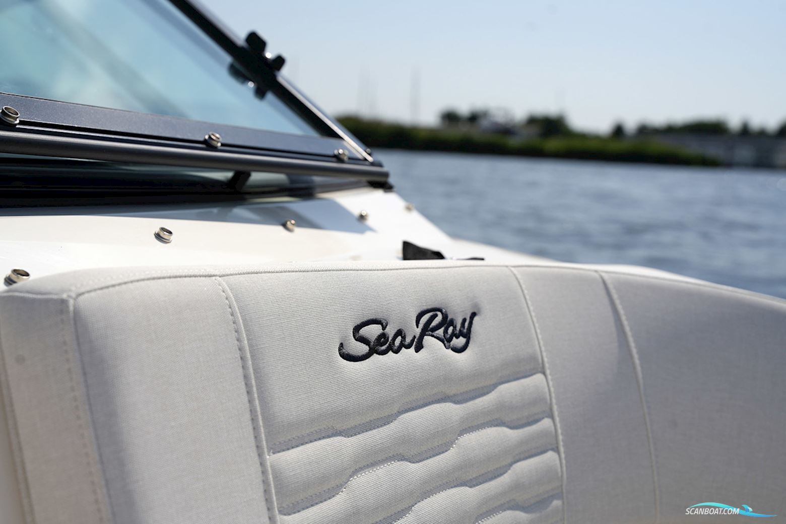 Sea Ray SPX 210