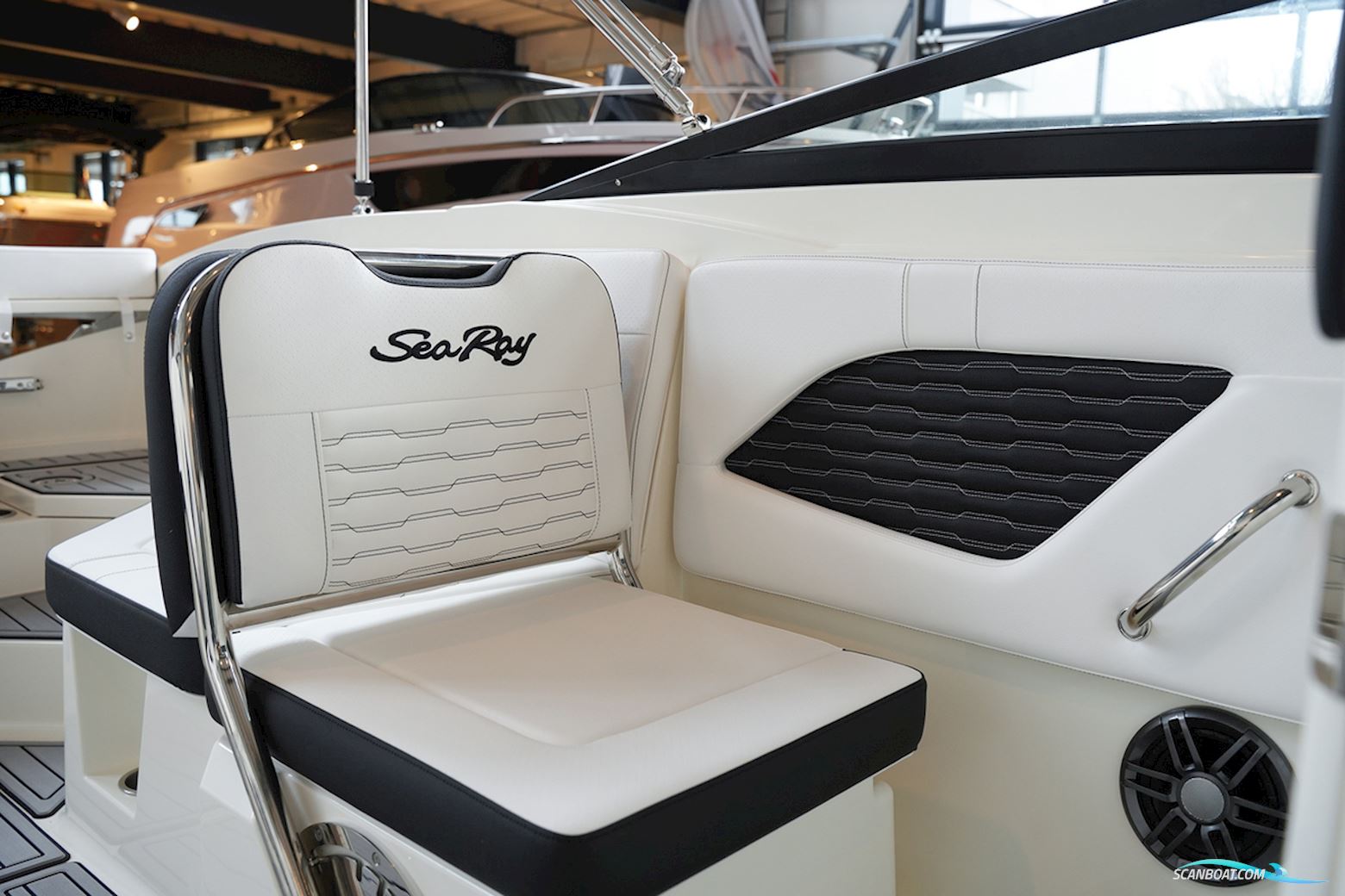 Sea Ray SPX 230 Outboard