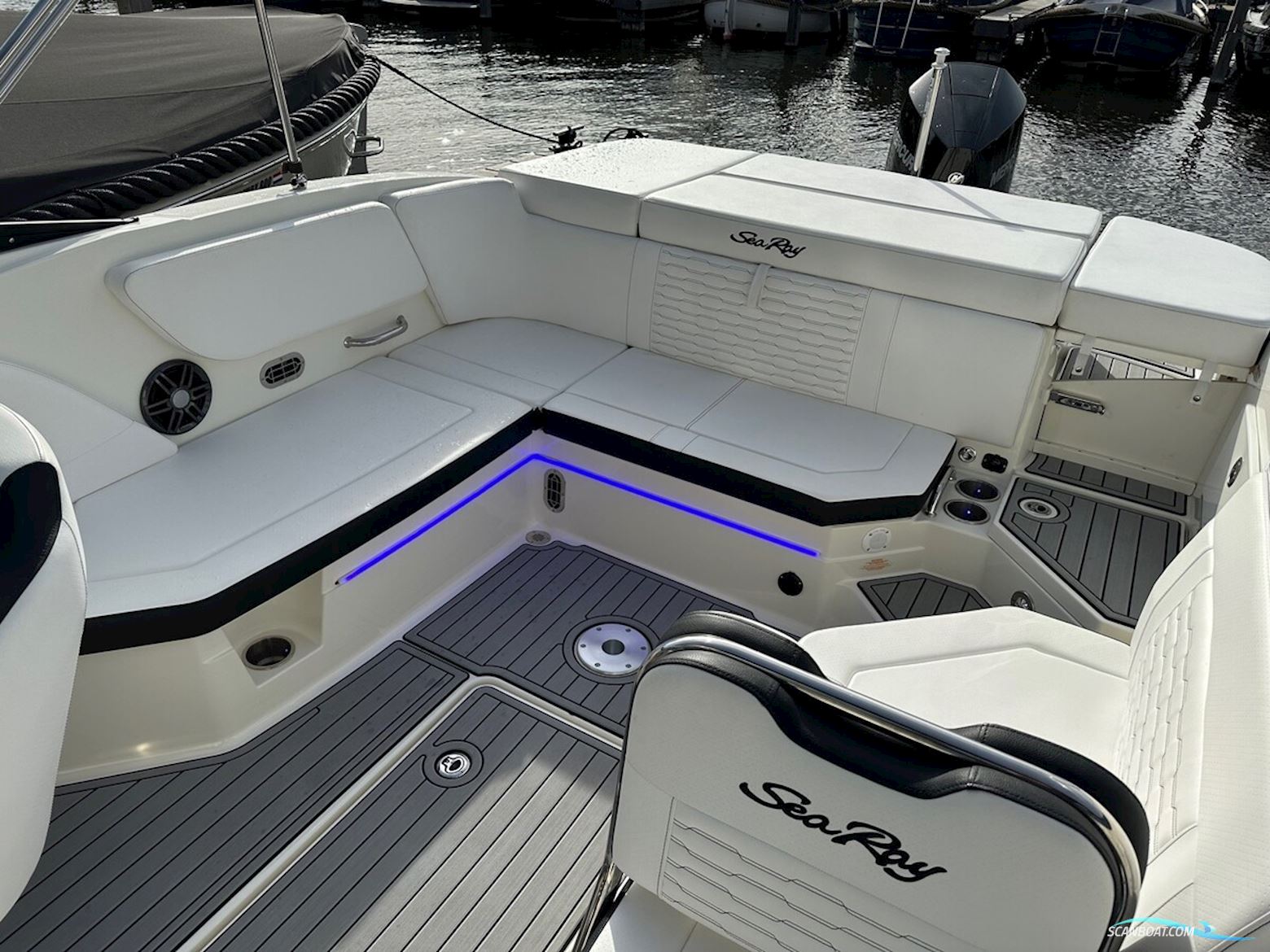 Sea Ray SPX 230 Outboard