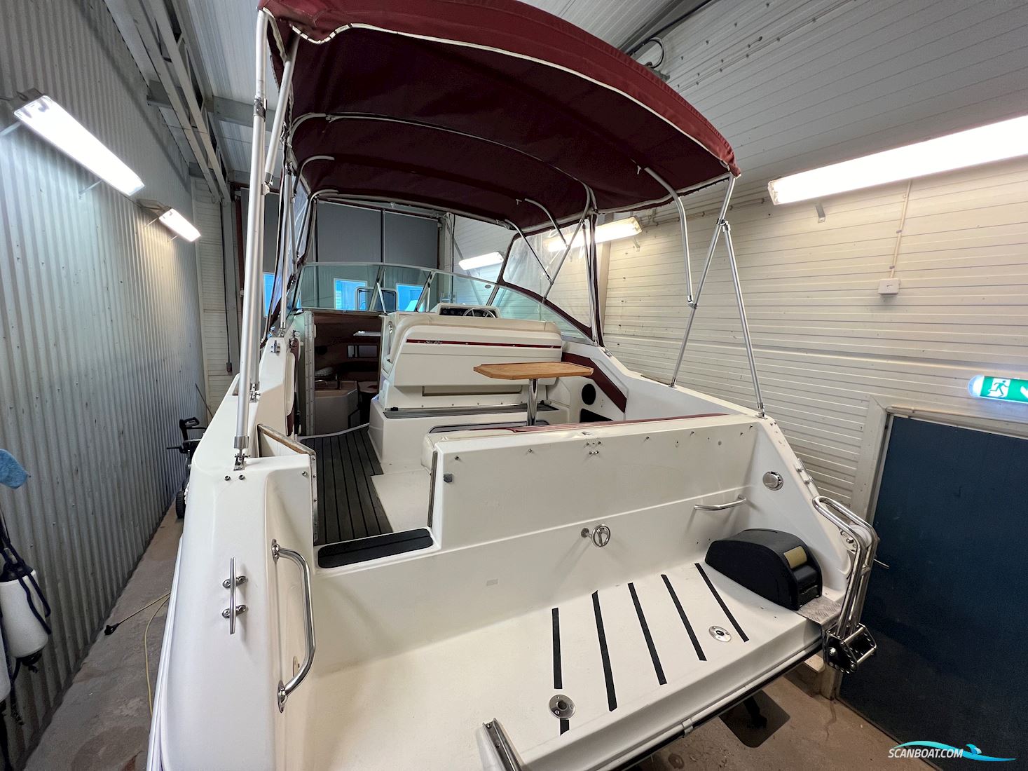 Sea Ray Sundancer 220