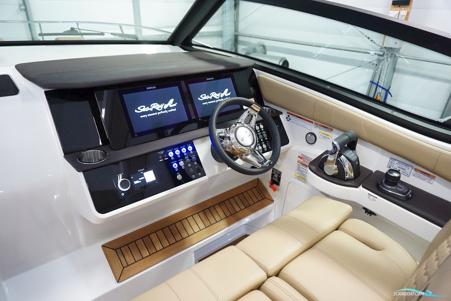 Sea Ray Sundancer 320 - IN Store!