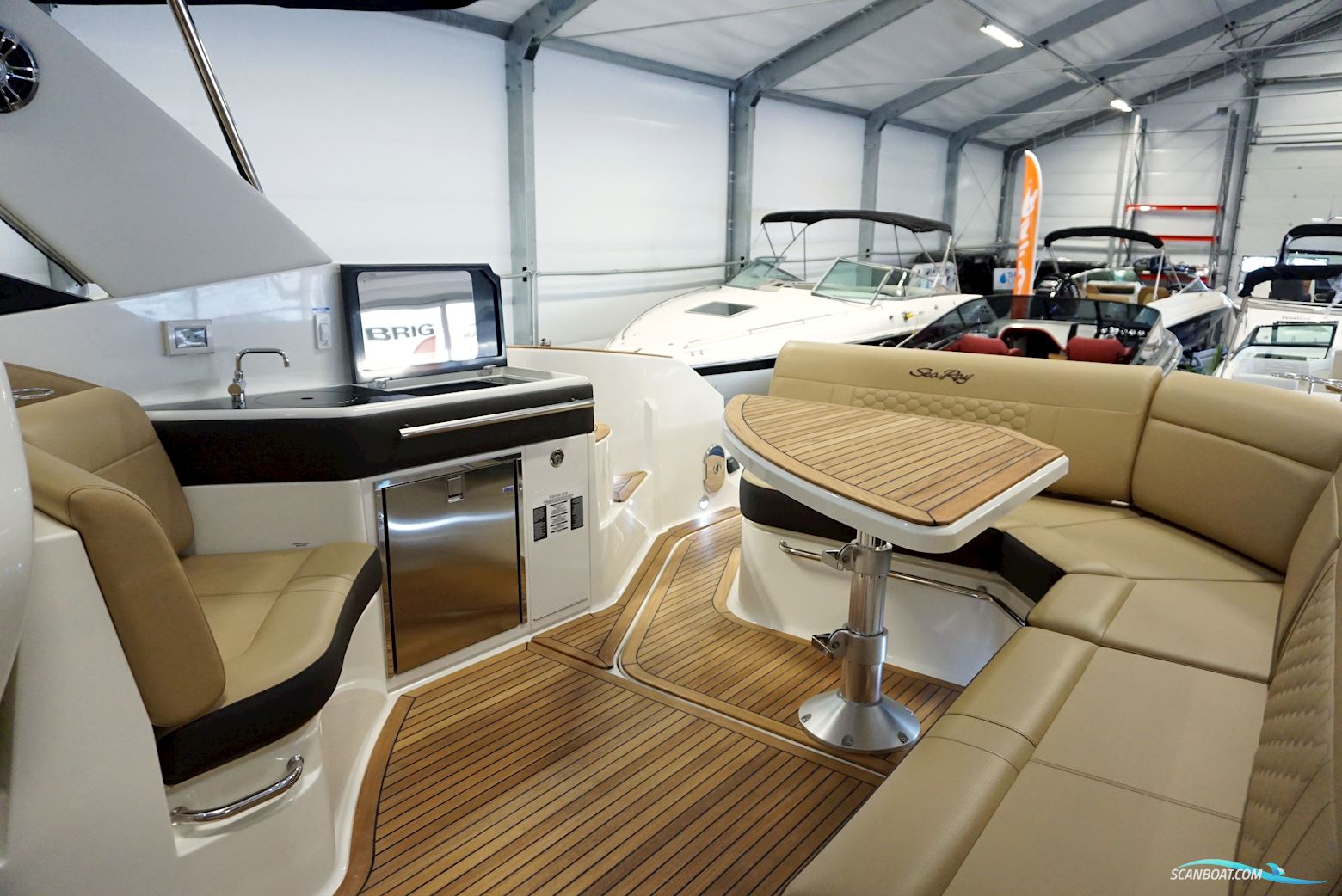 Sea Ray Sundancer 320 - IN Store!