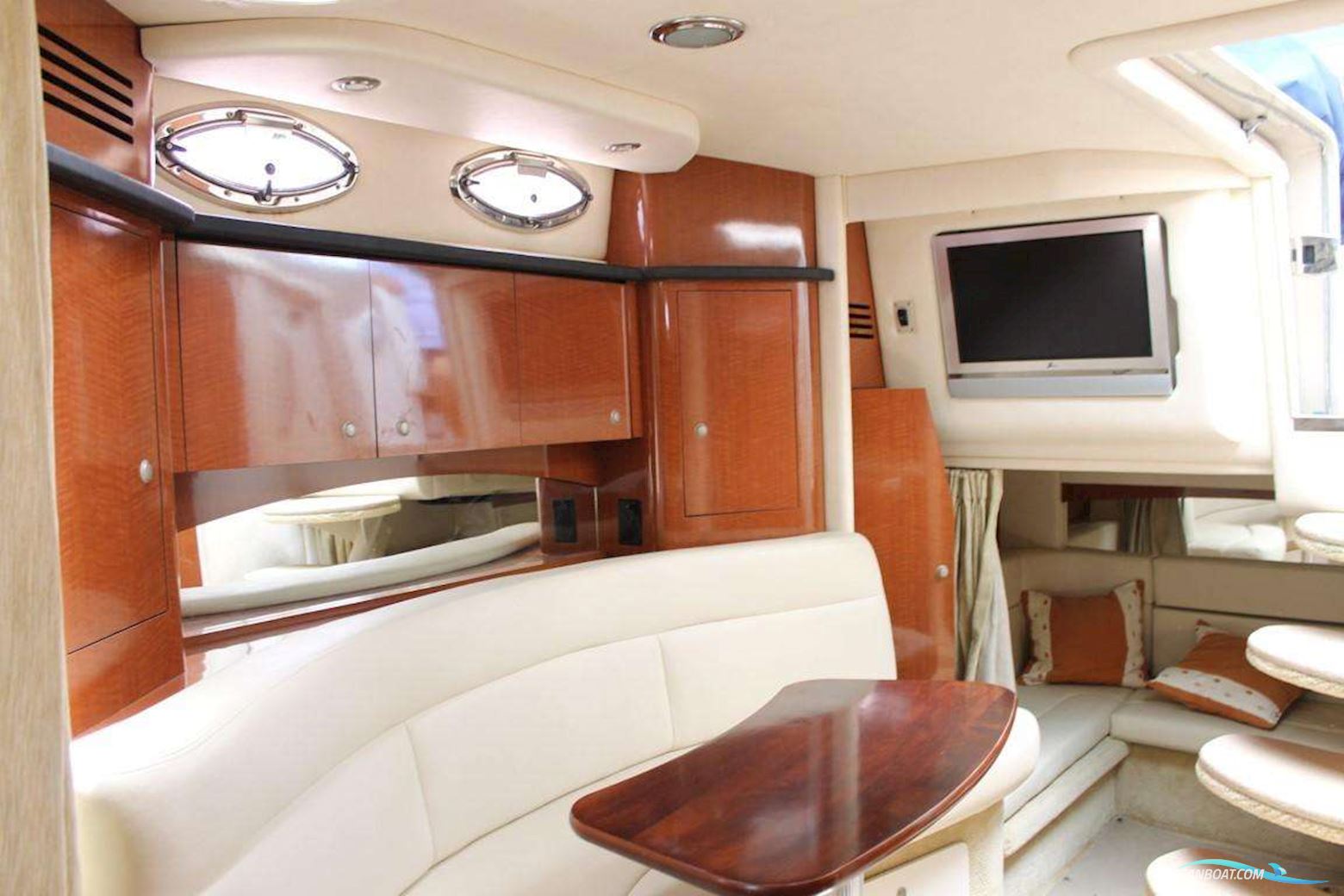 Sea Ray Sundancer 355