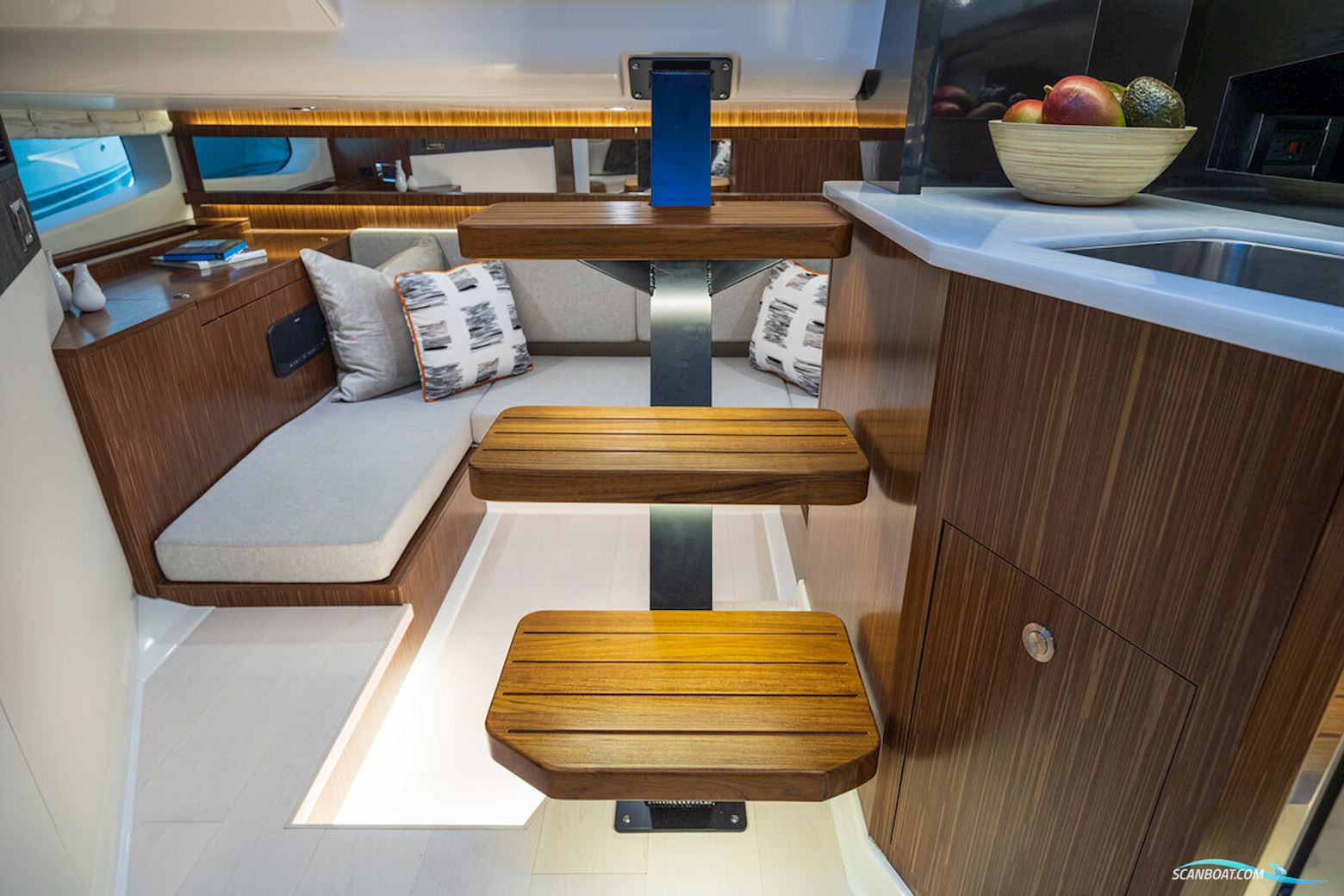 Sea Ray Sundancer 370