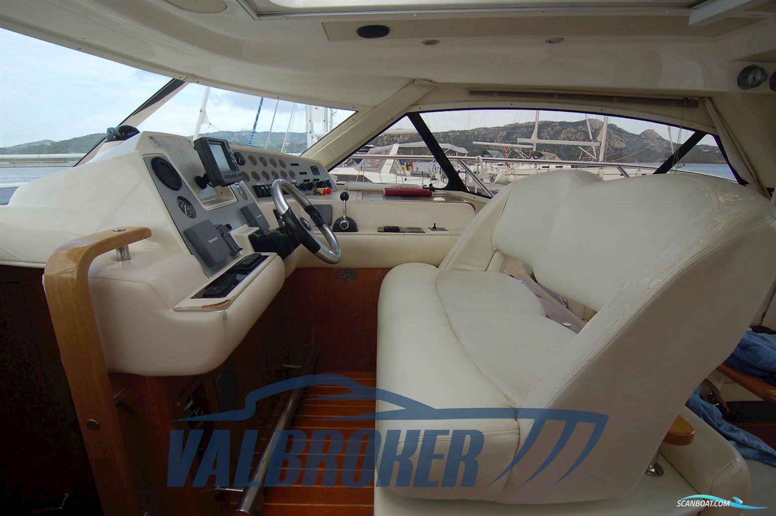 Sealine C 39