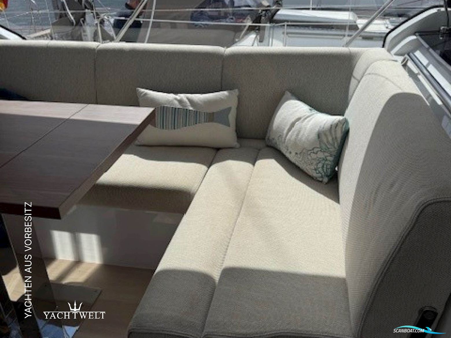 Sealine C 390
