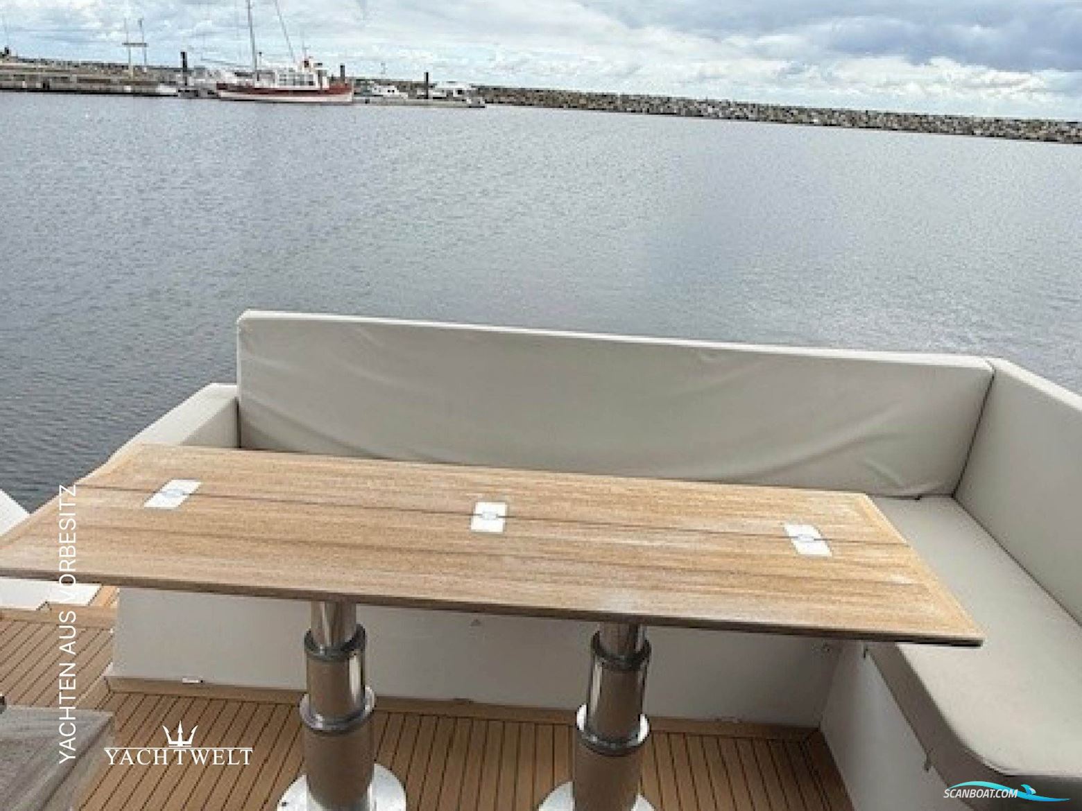 Sealine C 390