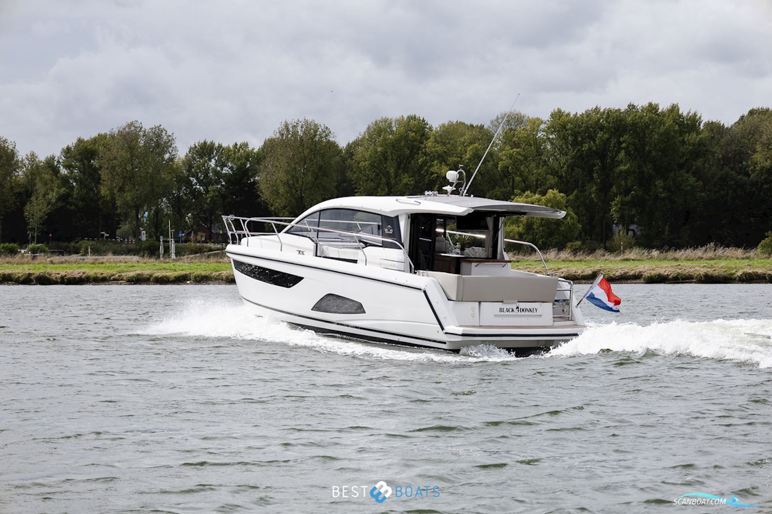 Sealine C330