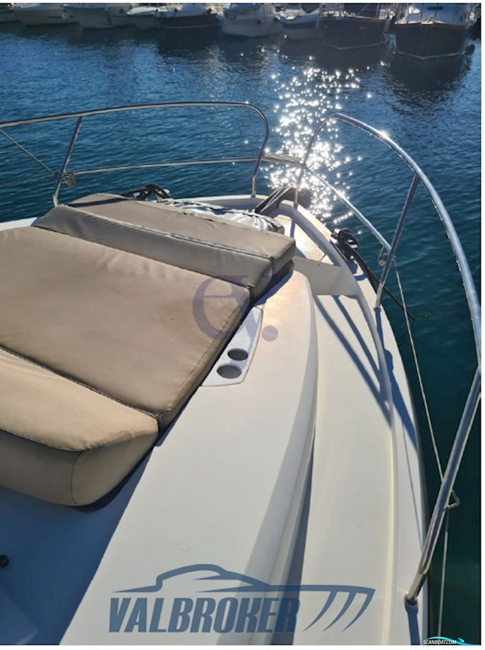 Sealine C330
