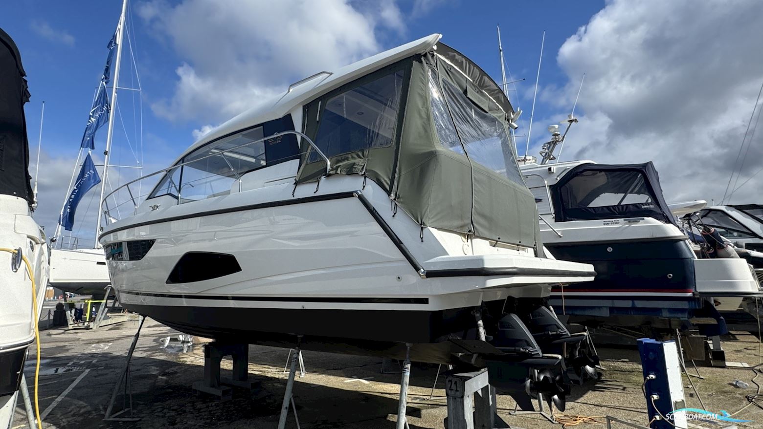 Sealine C330