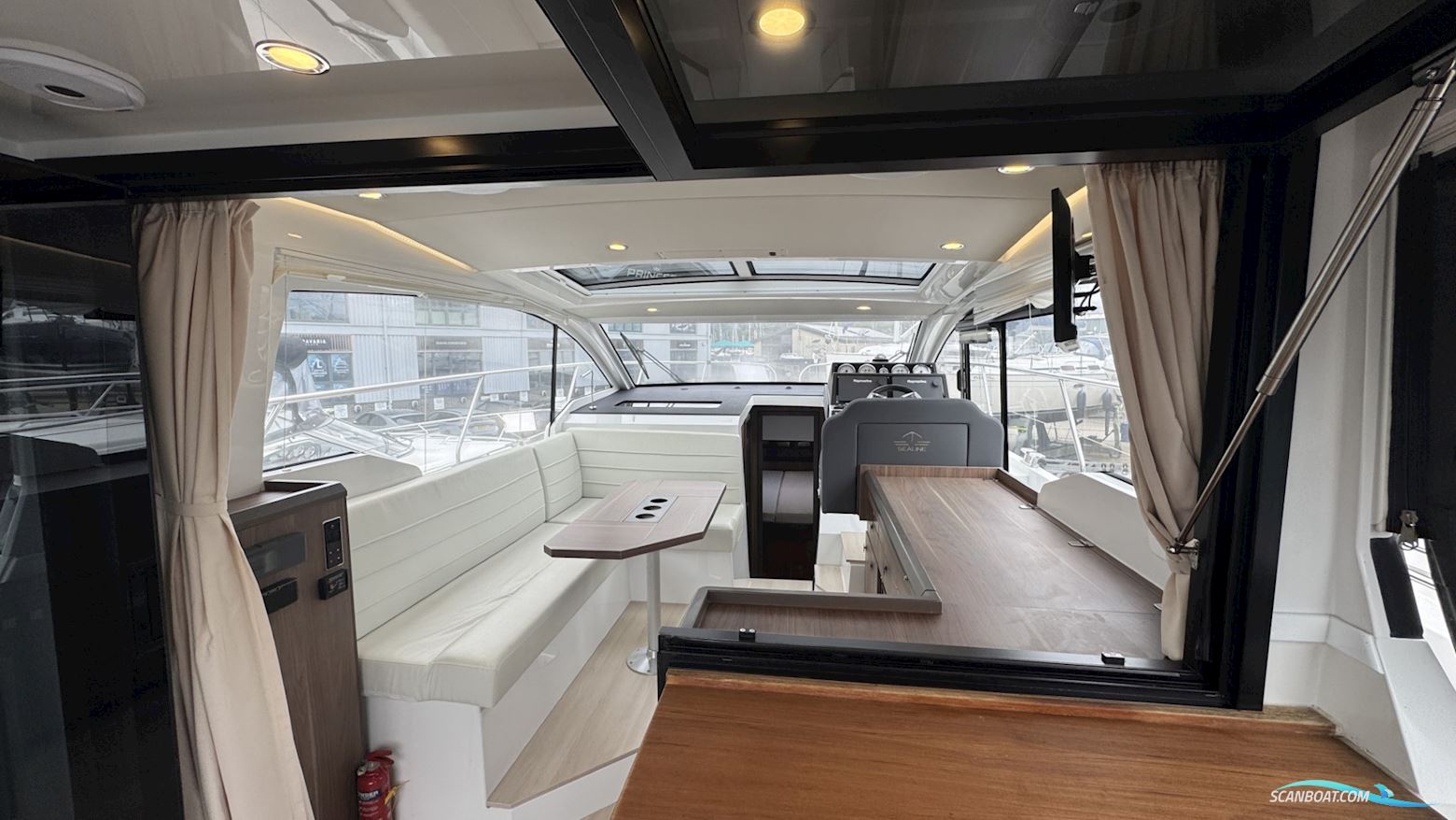 Sealine C330