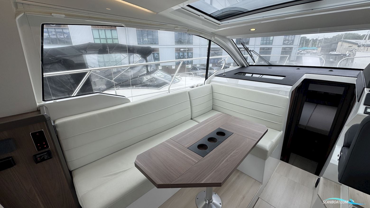 Sealine C330