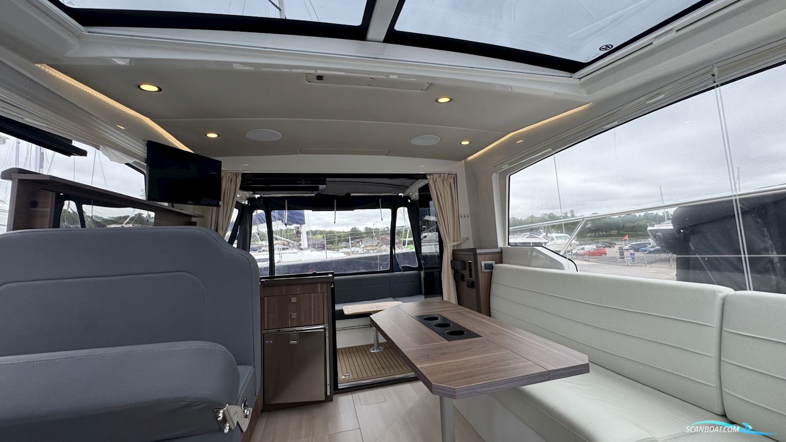 Sealine C330