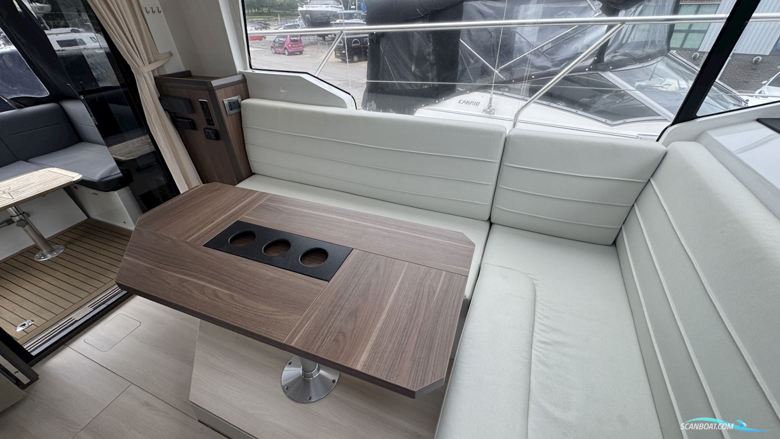 Sealine C330