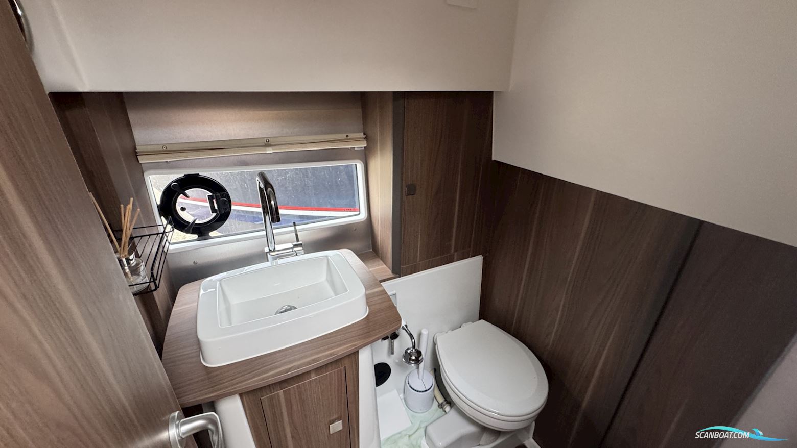 Sealine C330