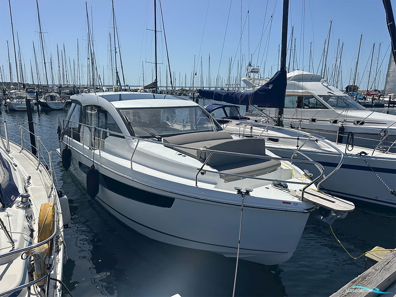 Sealine C330