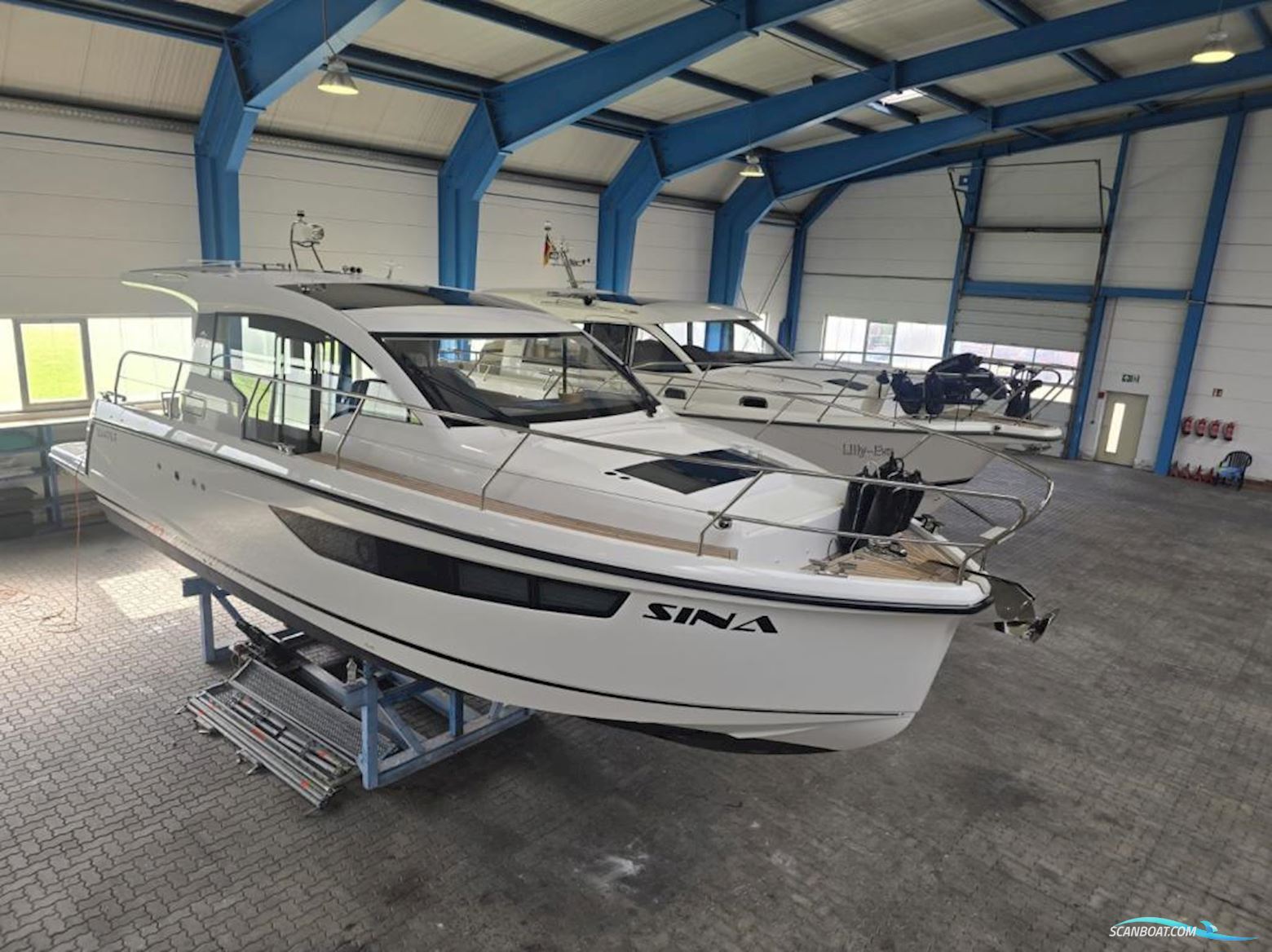 Sealine C330