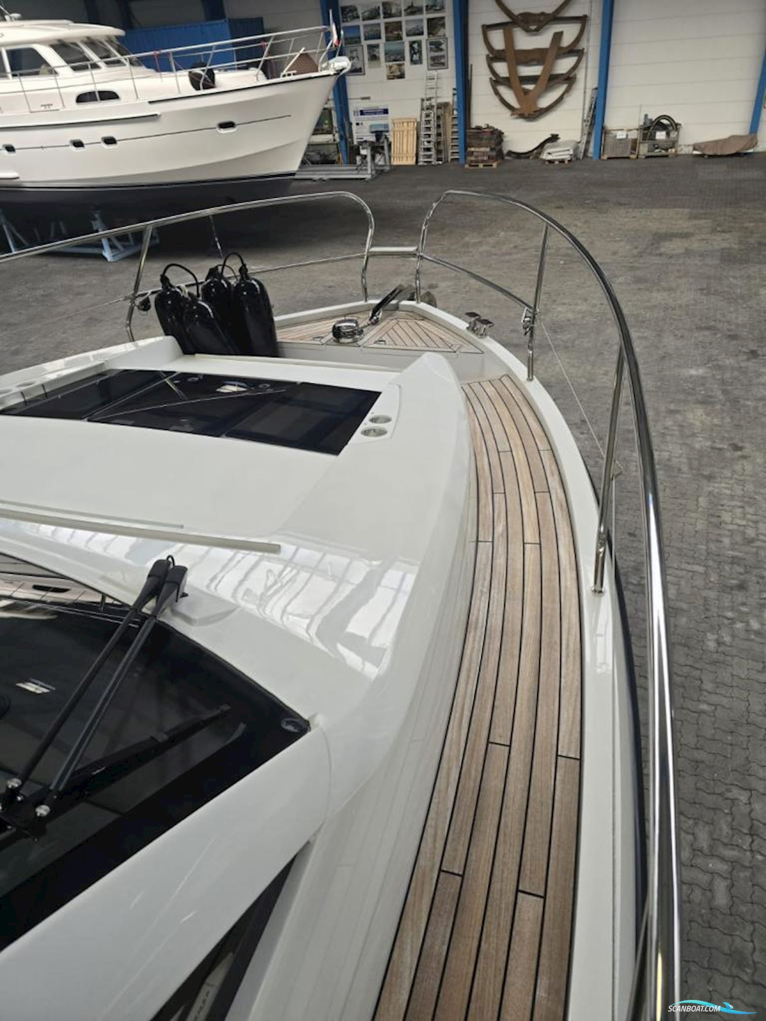Sealine C330