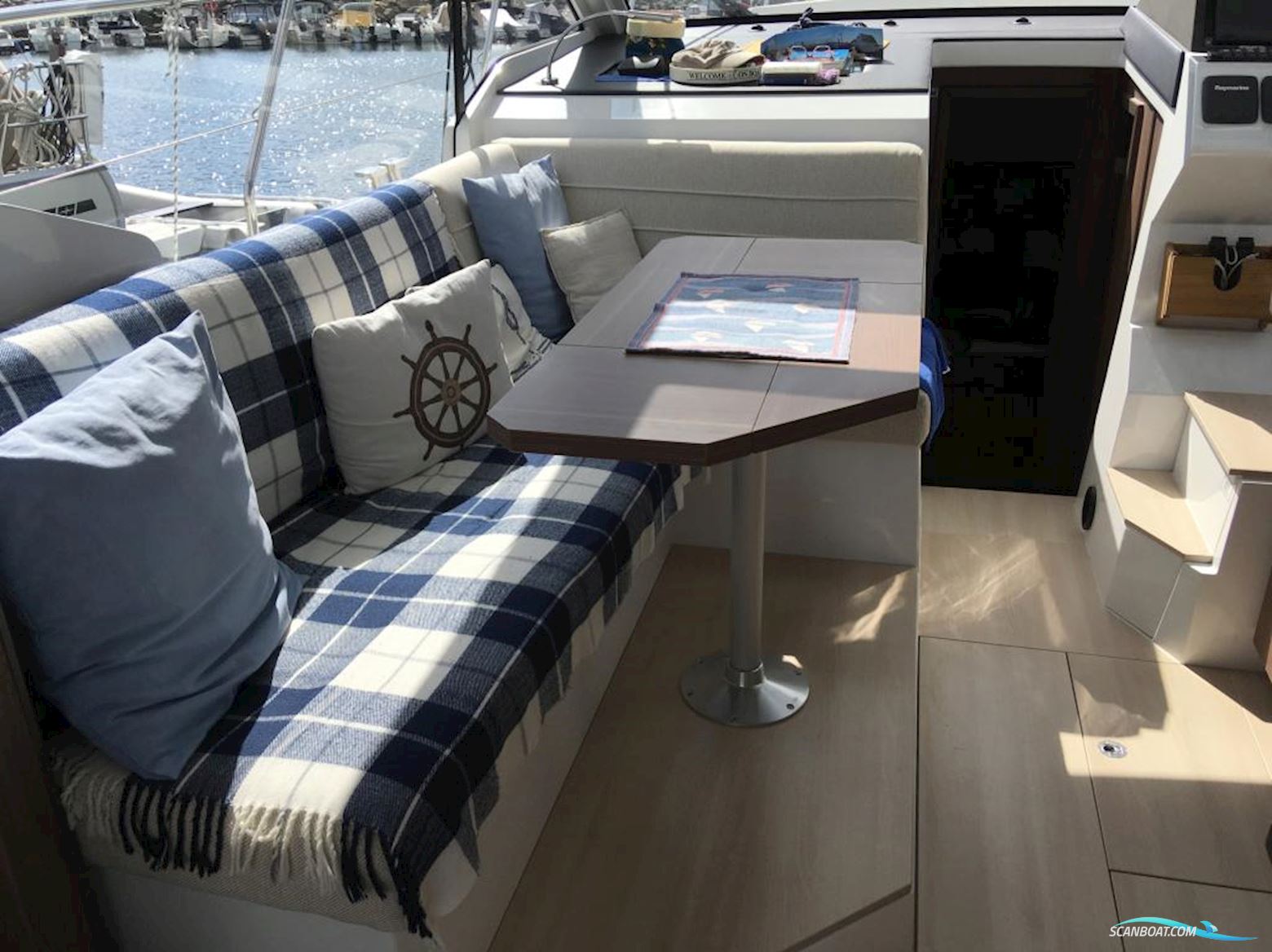 Sealine C330