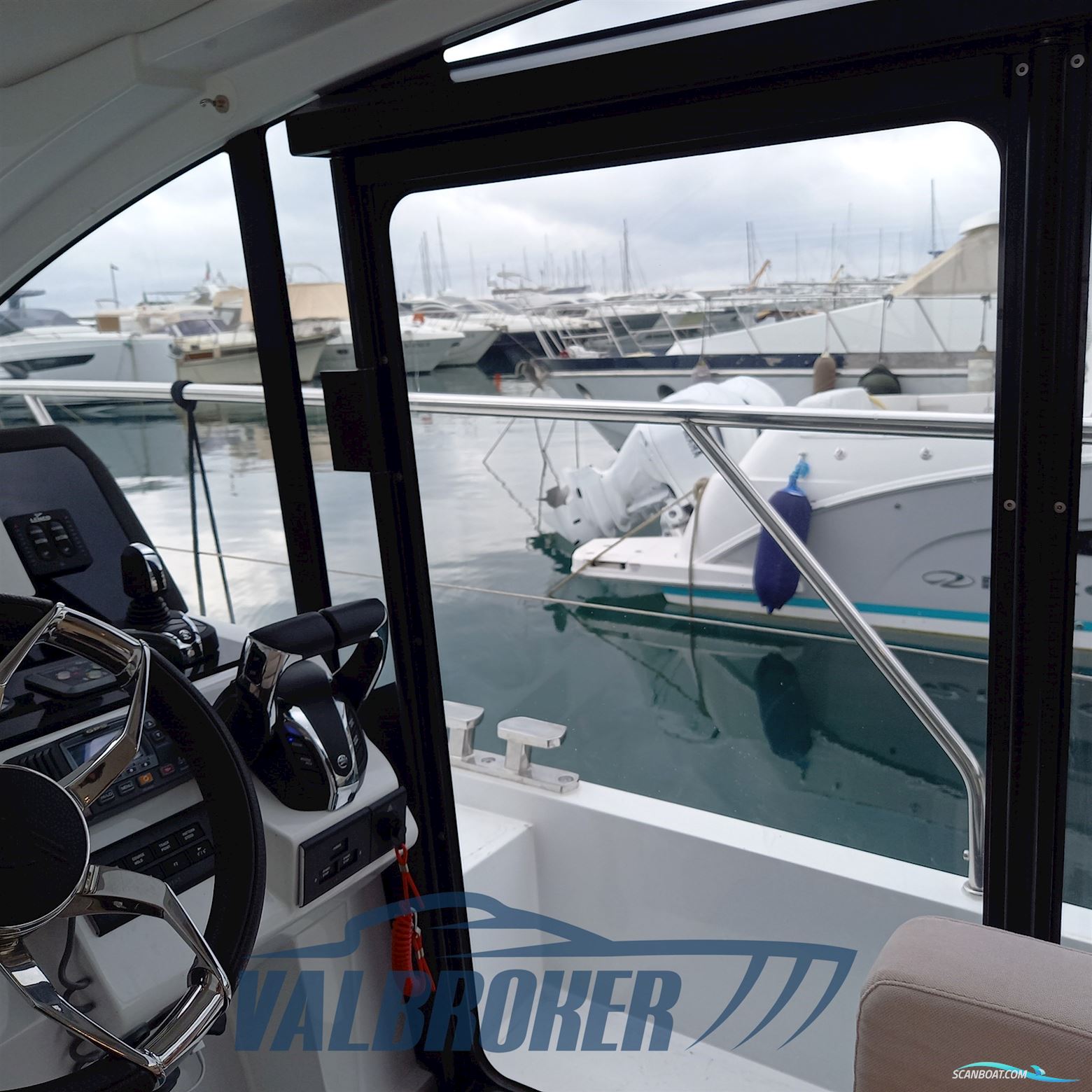 Sealine C335V