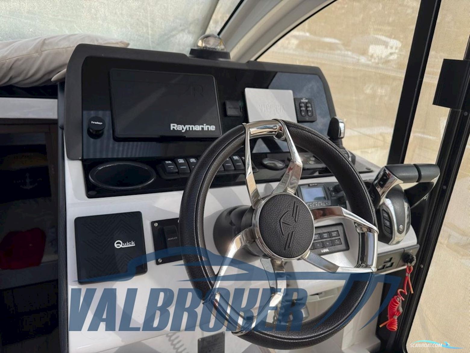 Sealine C335V
