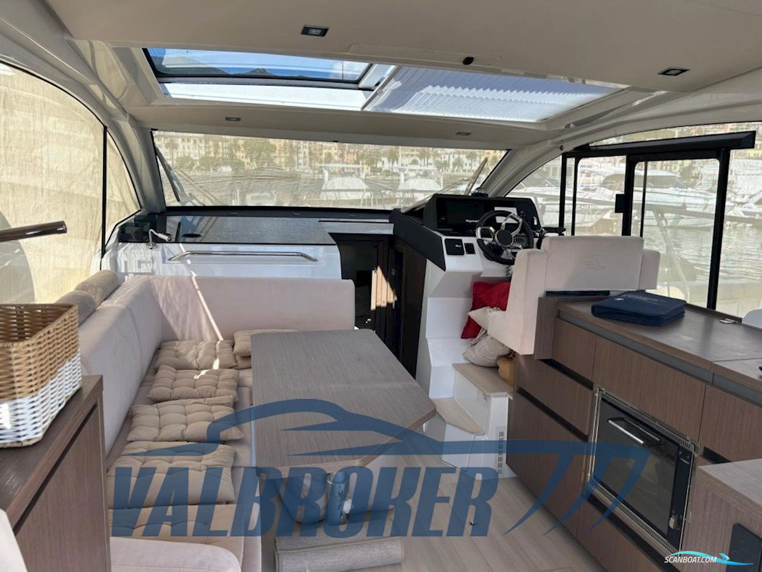 Sealine C335V