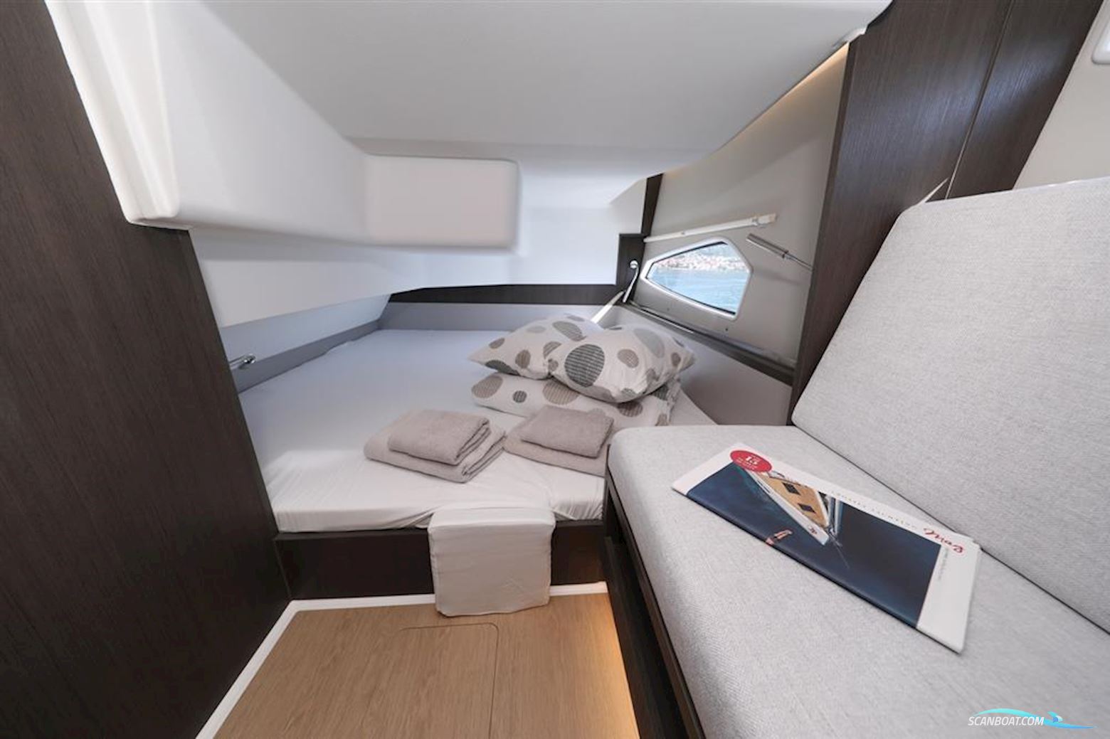 Sealine C335v