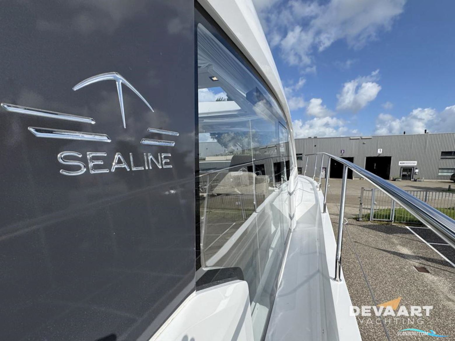 Sealine C390