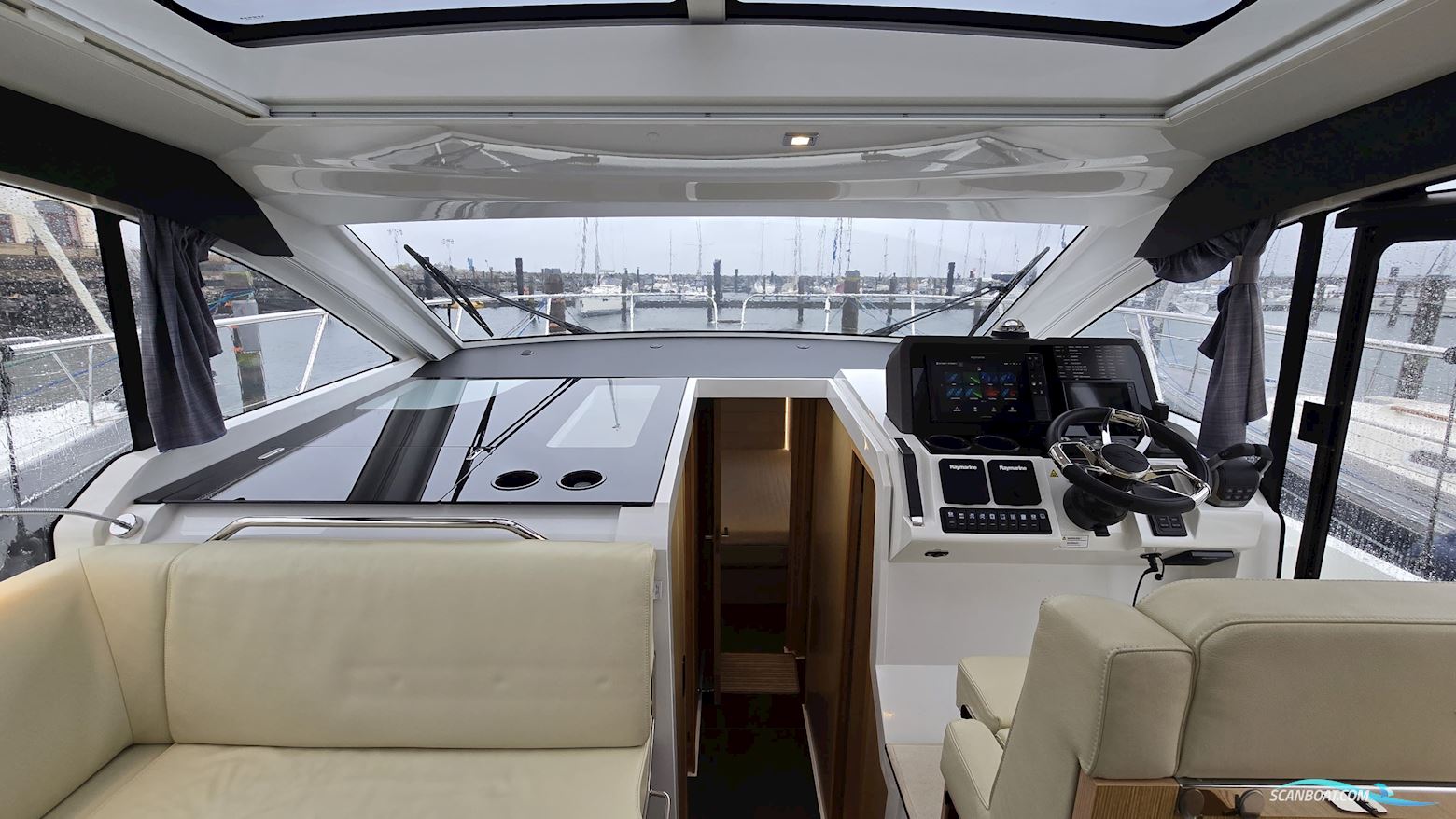 Sealine C390