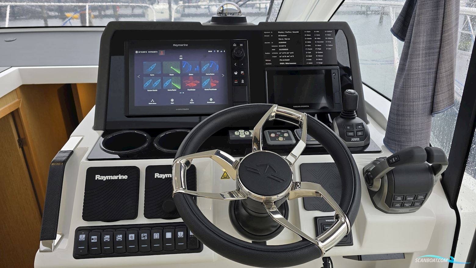 Sealine C390