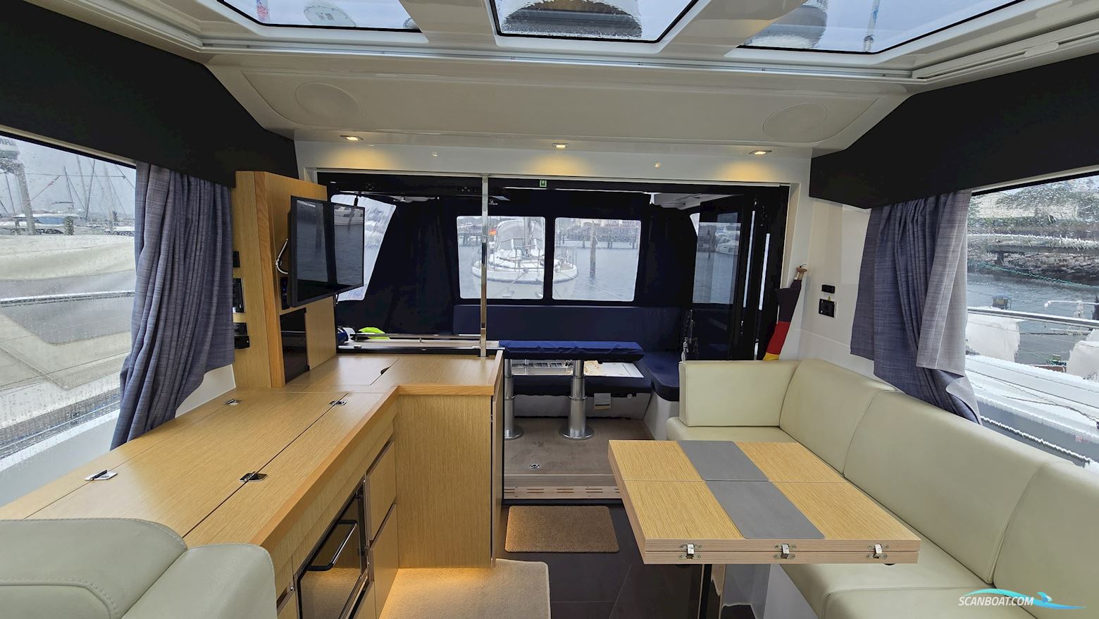 Sealine C390
