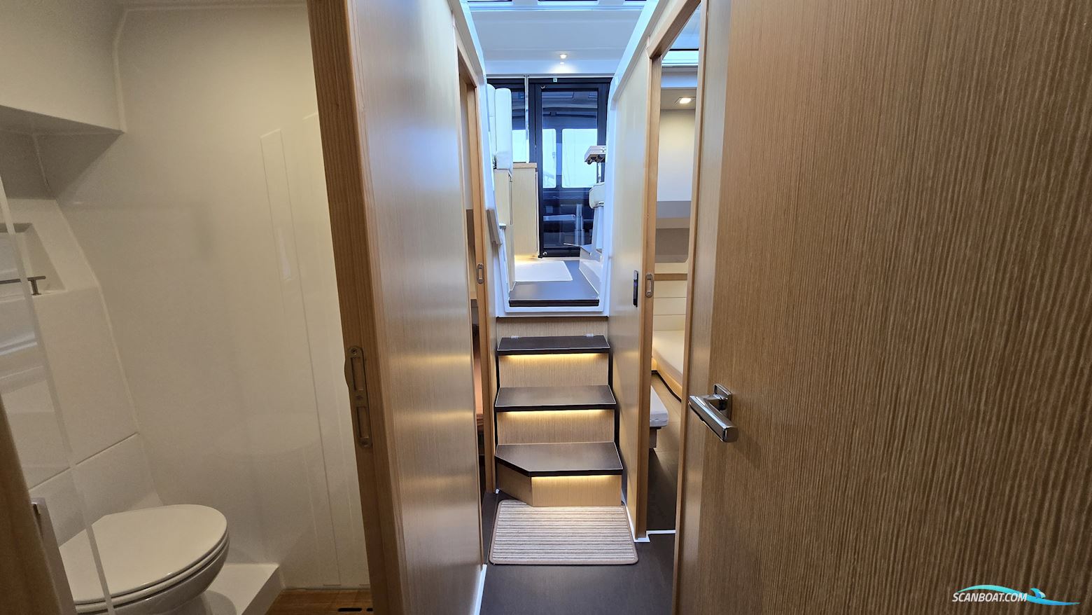 Sealine C390