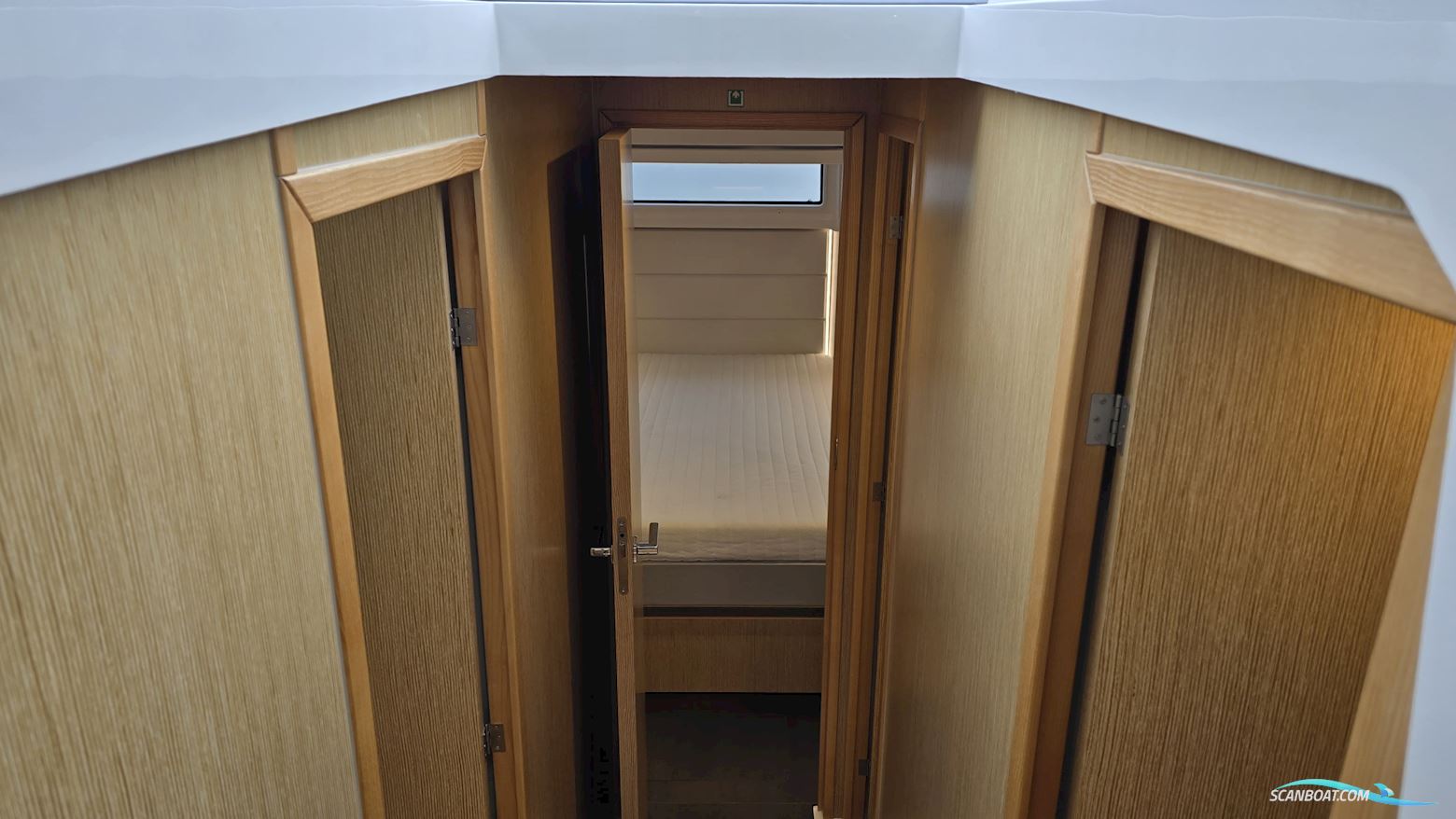 Sealine C390