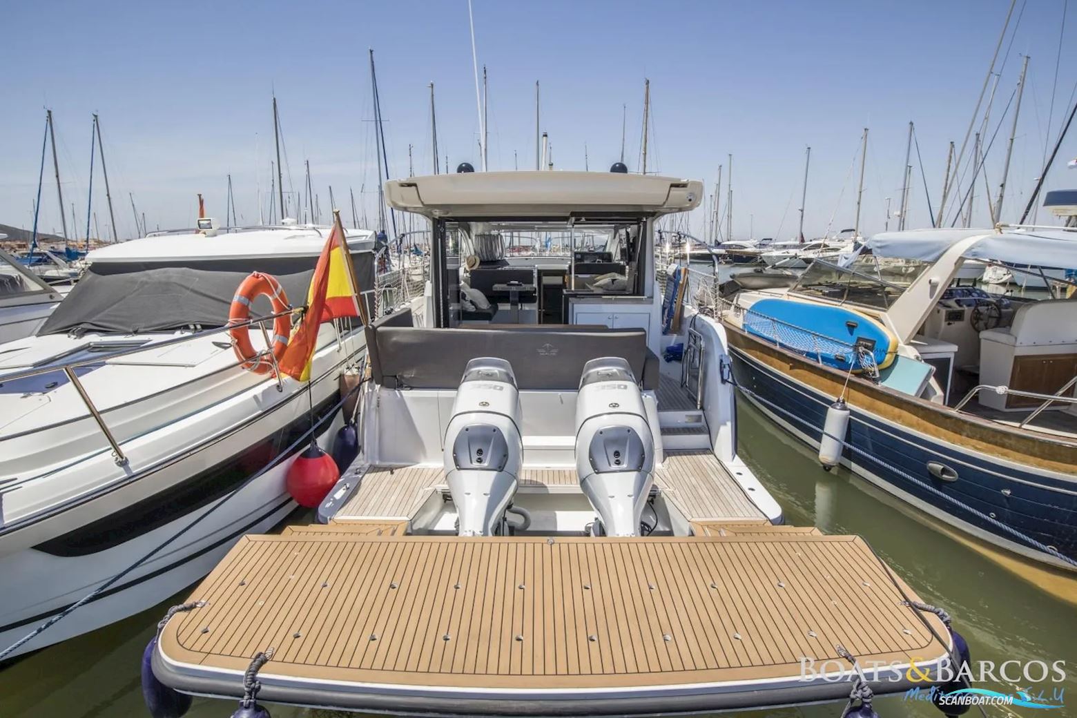 Sealine C390V