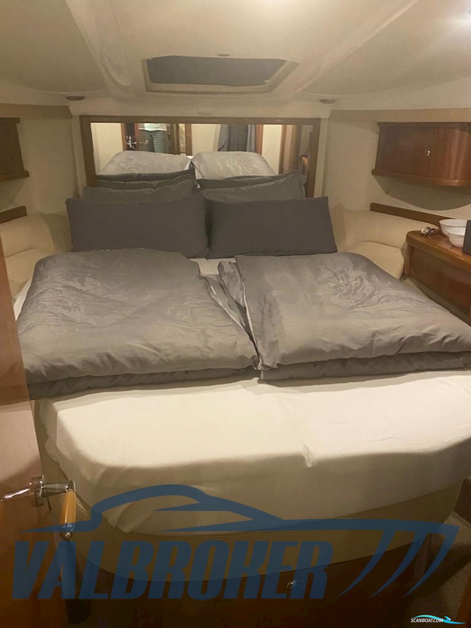 Sealine F 37