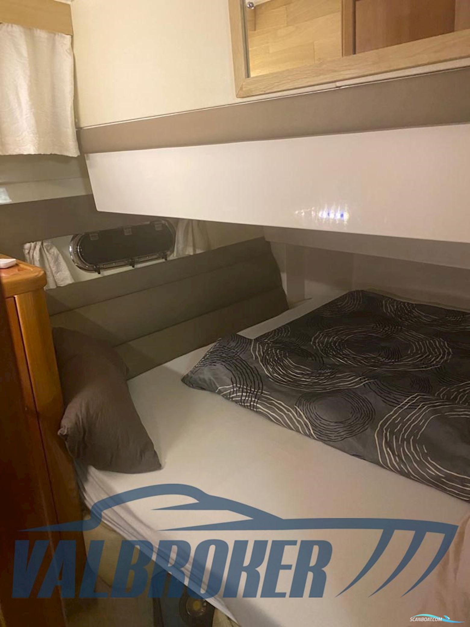 Sealine F 37