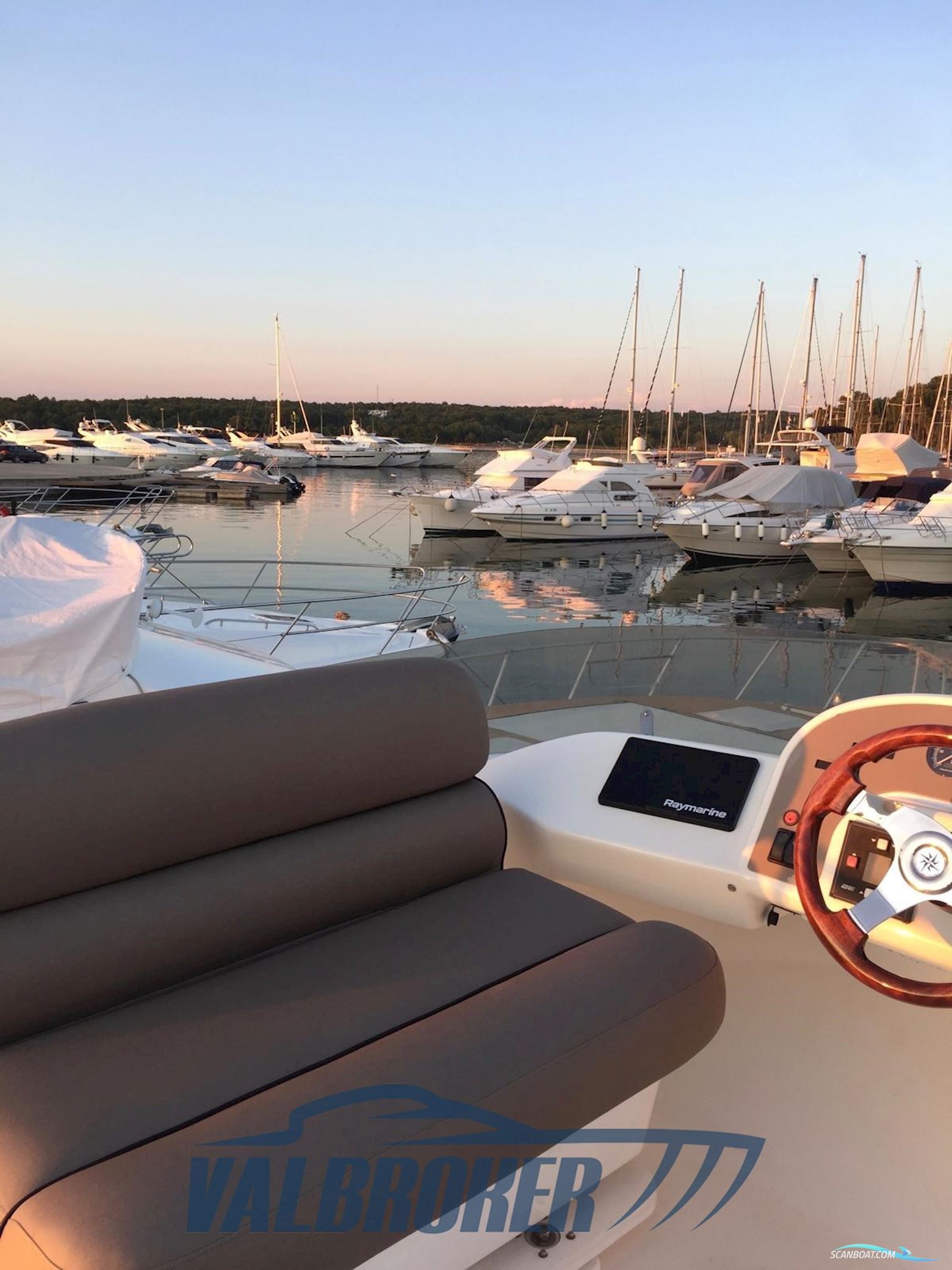 Sealine F 37