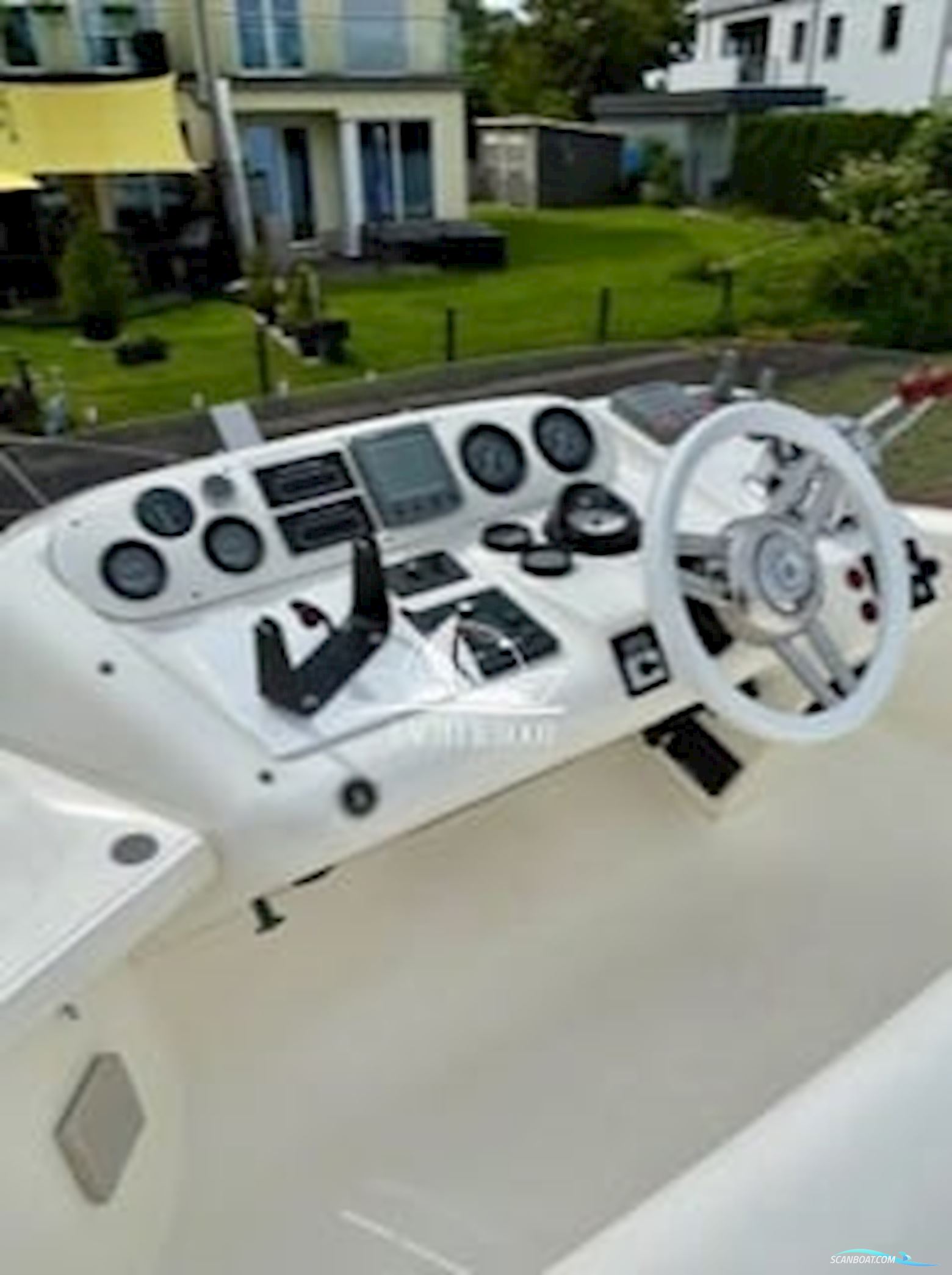 Sealine F330