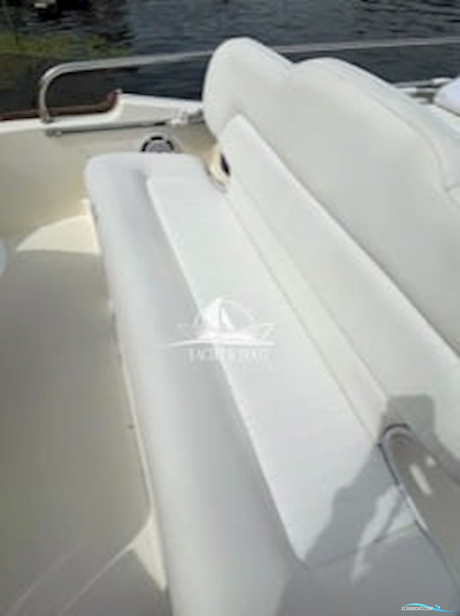 Sealine F330