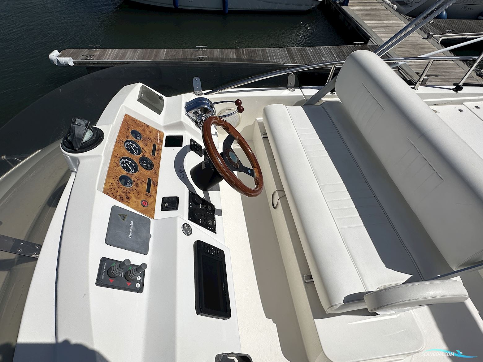 Sealine F34