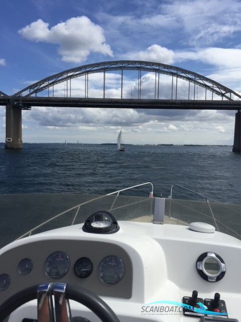 Sealine F37