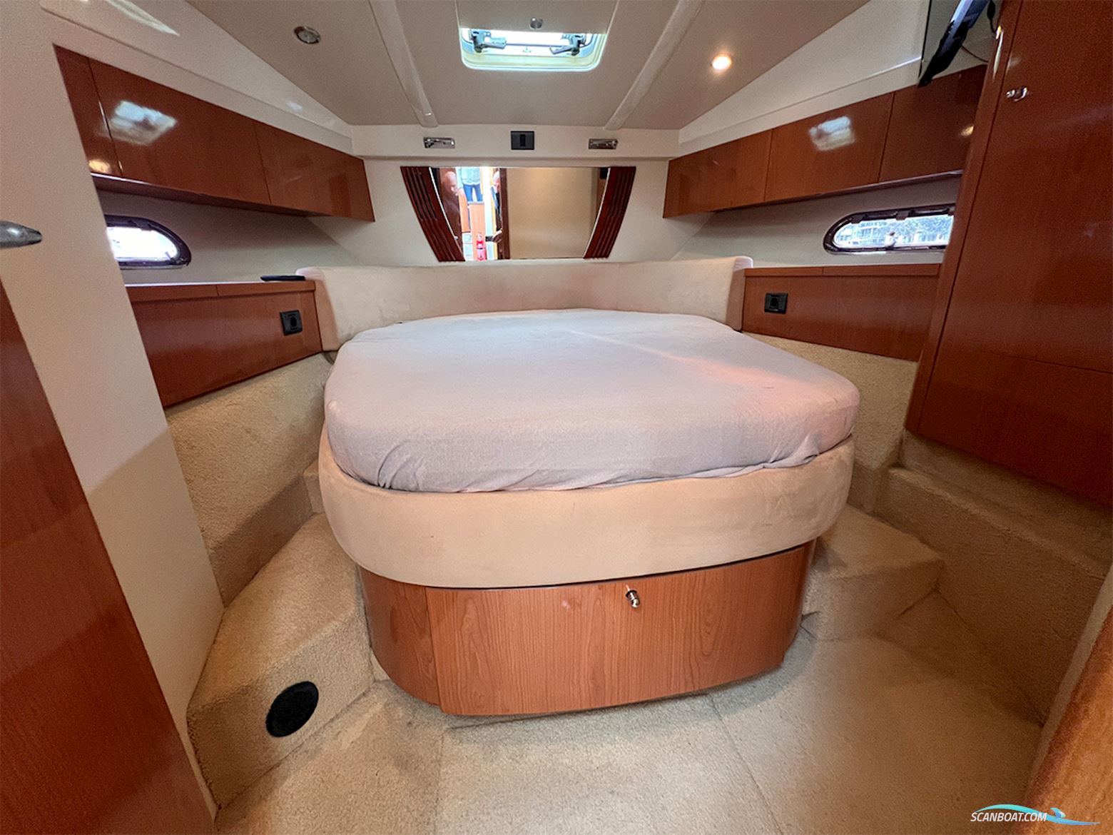 Sealine F42/5