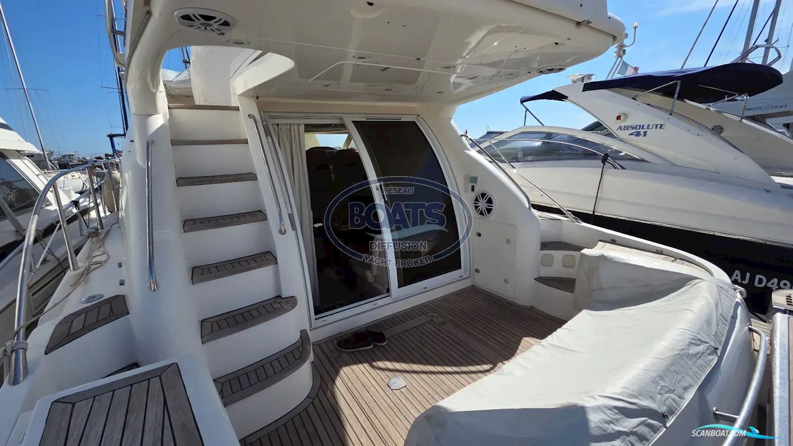 Sealine F42.5