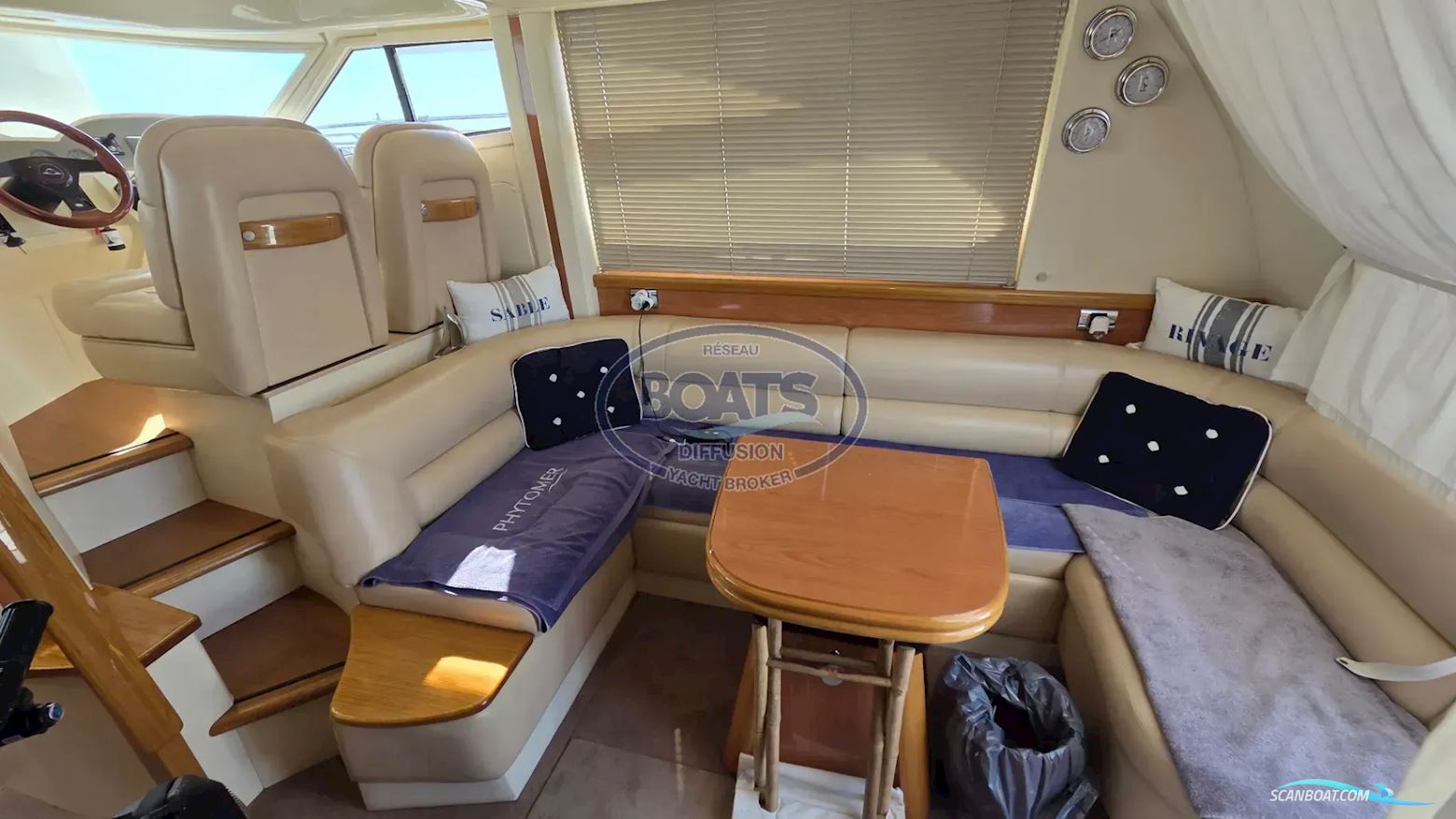 Sealine F42.5