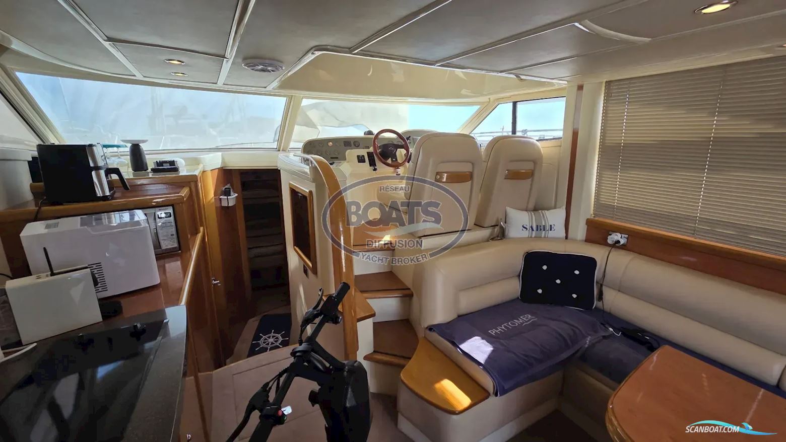 Sealine F42.5