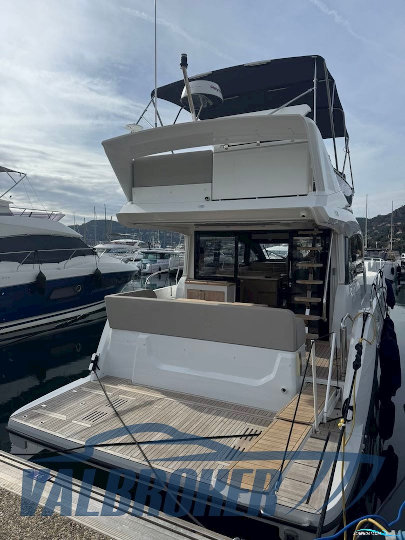 Sealine F430