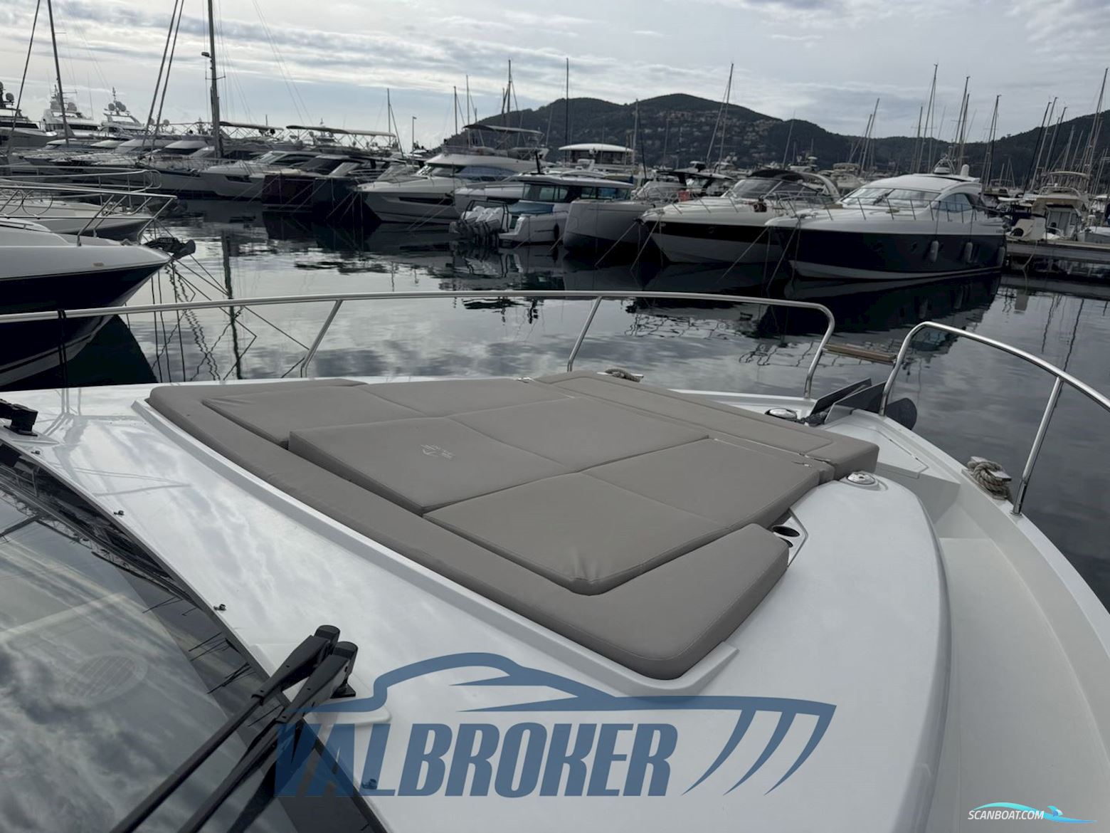 Sealine F430