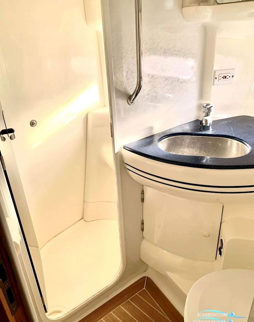 Sealine F44, Flybridge