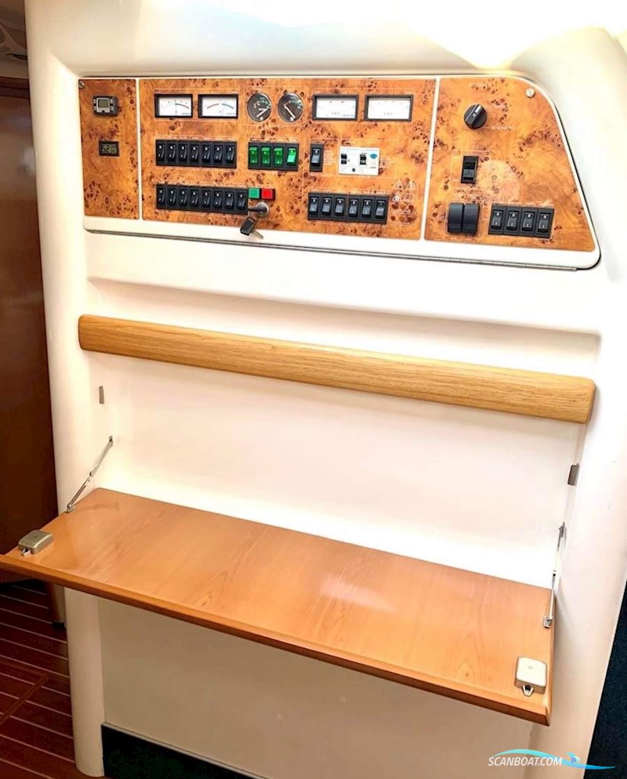 Sealine F44, Flybridge